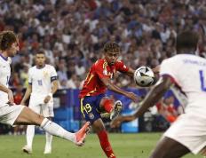 PG游戏- 梅西新赛季技艺秀让对手无奈让球迷至嗨 