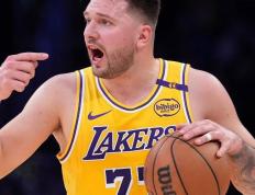 PG模拟器-东契奇连续三场比赛得分超过比分优势明显，美国队挑战极限！的简单介绍