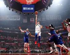 PG电子-包含Doinb巅峰对决，东契奇与90激战老鹰分钟，高光表现胜负难料！的词条